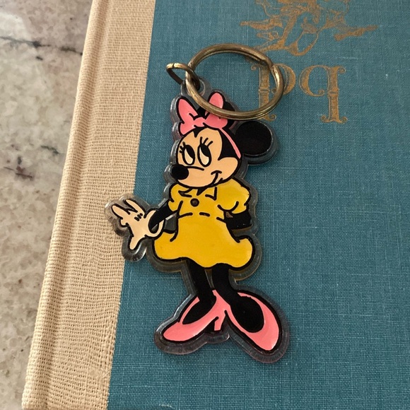 Vintage Minnie Mouse souvenir keychain - Picture 1 of 4